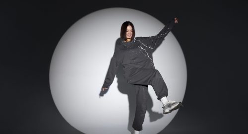 full-shot-smiley-woman-posing-studio